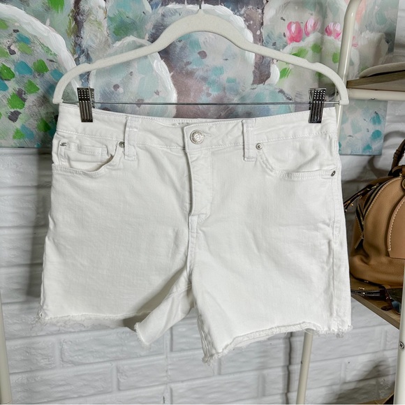 Seven7 White High Rise Shorts Size 8 - Picture 1 of 3